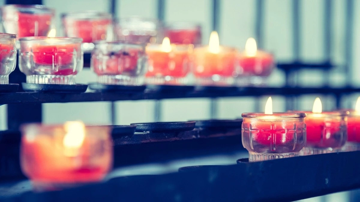 Perché alcuni lasciano l'albero di Natale fino a metà februar: il segreto di Maria Lichtmess