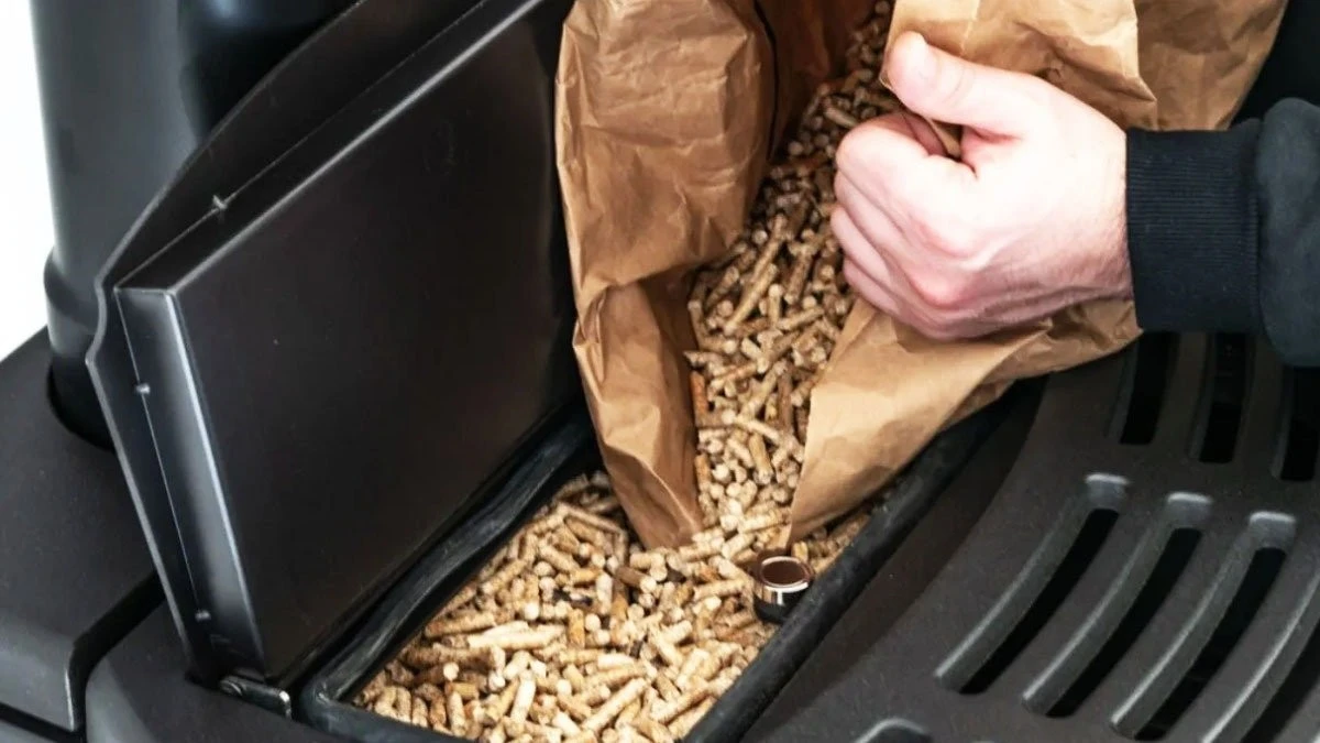 15 kg di pellet: Quante ore di calore con un solo sacco e cosa aspettarsi in base al tipo di stufa