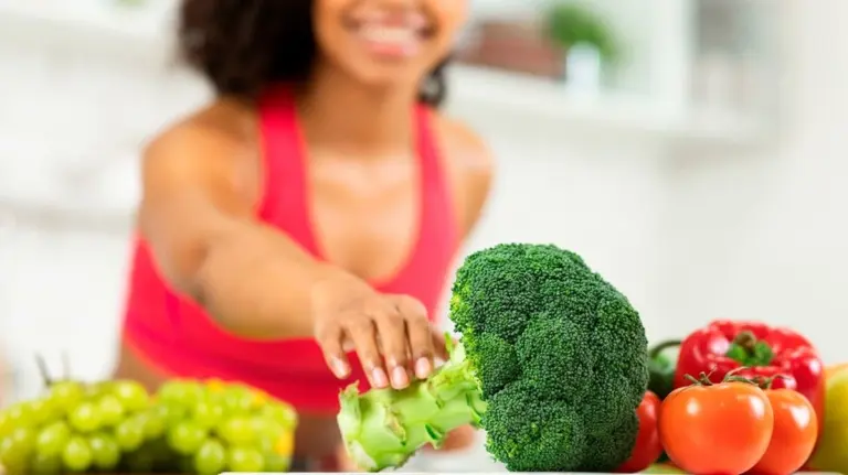 30 varietà vegetali a settimana: cosa succede al corpo mangiando più verdure