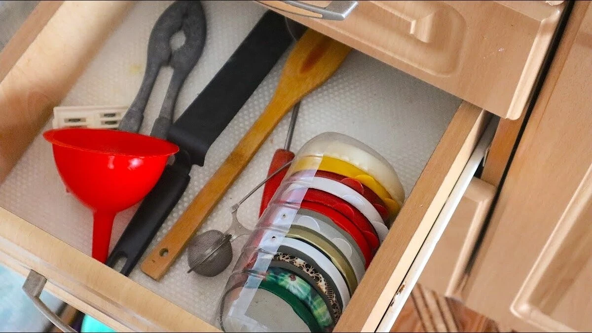 5 Utensili da cucina da buttare nel 2026: ecco perché ti mettono a rischio