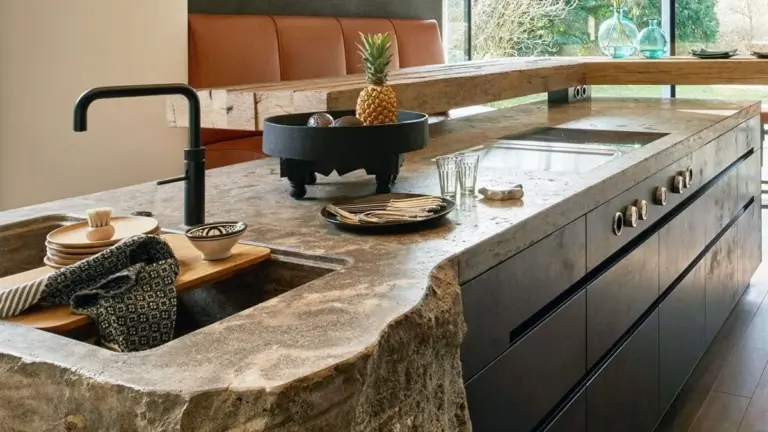 Addio piano cottura in vetroceramica: il trend elegante e pratico che sta conquistando le cucine