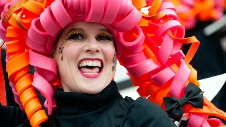 Altweiberfasching: Quando è il Giovedì Insensato e la sua Sorprendente Origine