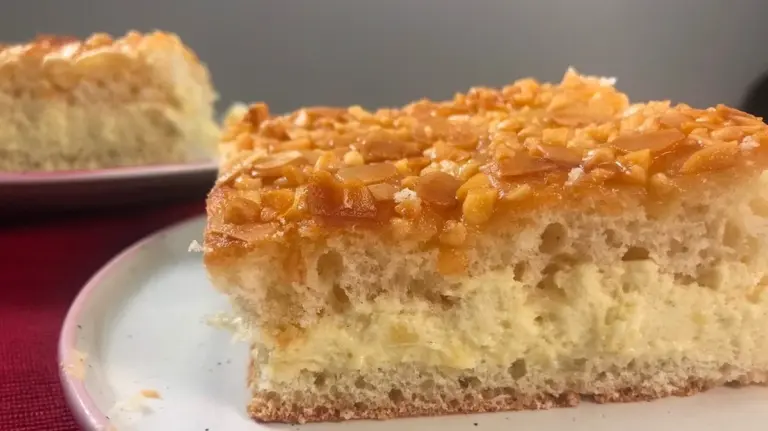 Bienenstich: Il Segreto del Dolce Tedesco che Ti Farà Impazzire (Ricetta Passo-Passo)