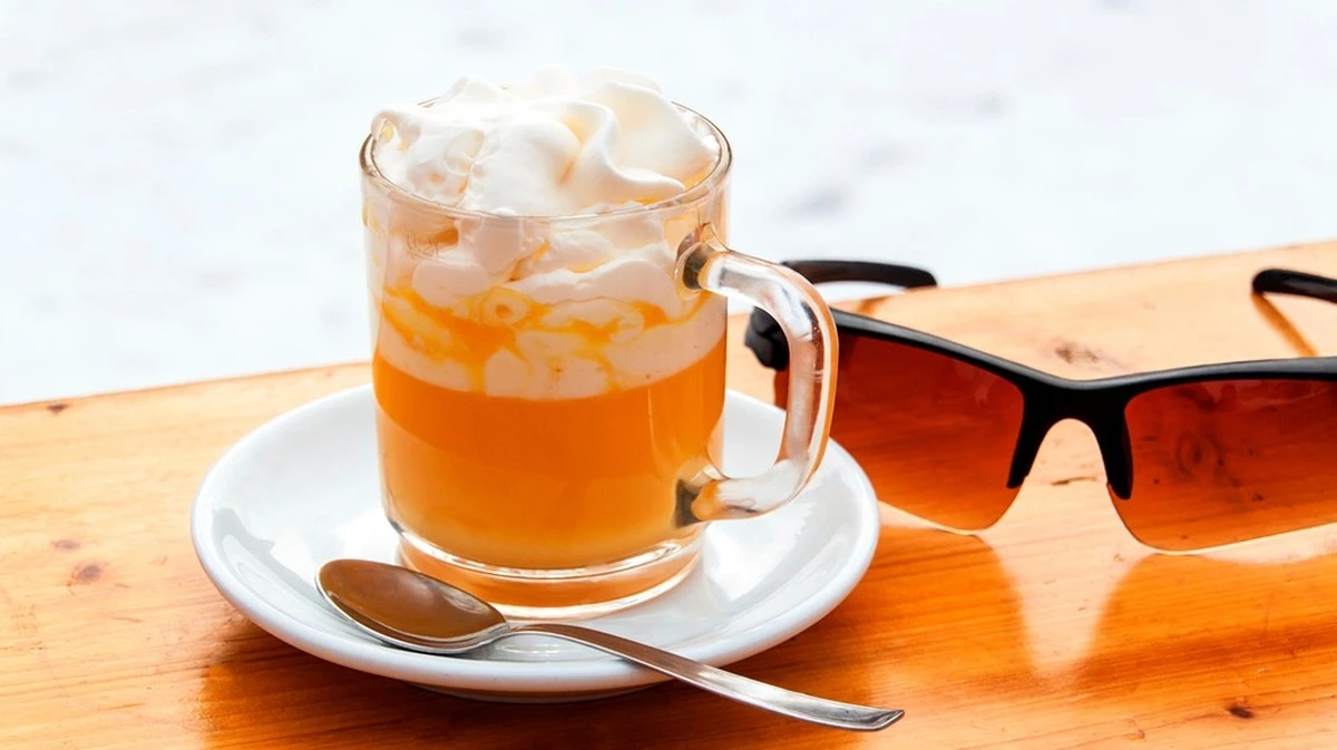 Bombardino: La Ricetta Calda Perfetta Per L'Inverno Fra Liquore All'Uovo E Panna
