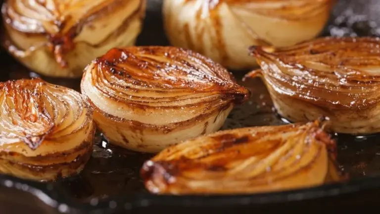 Cipolla al forno: 2 minuti di preparazione, un contorno che sparisce