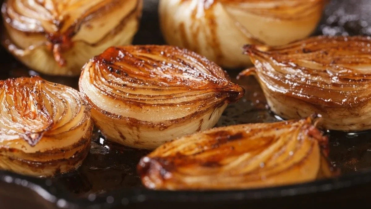 Cipolla al forno: 2 minuti di preparazione, un contorno che sparisce