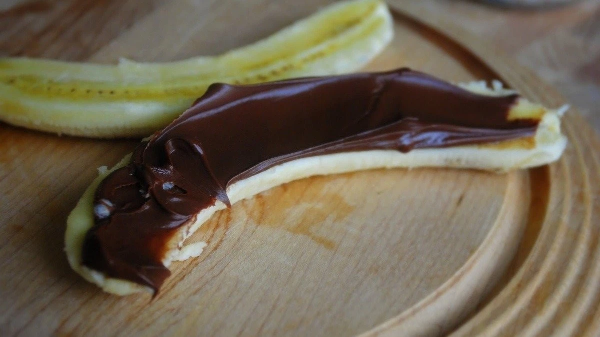 Come creare dorati rotolini alla banana con Nutella in 30 minuti