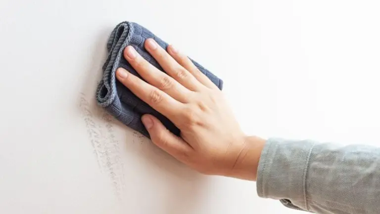 Come eliminare segni e graffi dalle pareti con un solo strumento magico