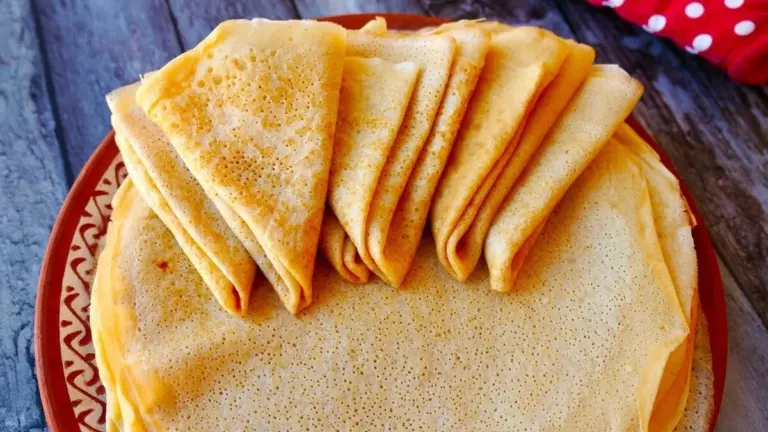 Dolci o salate? Crêpes veloci che si adattano a tutto: ecco come