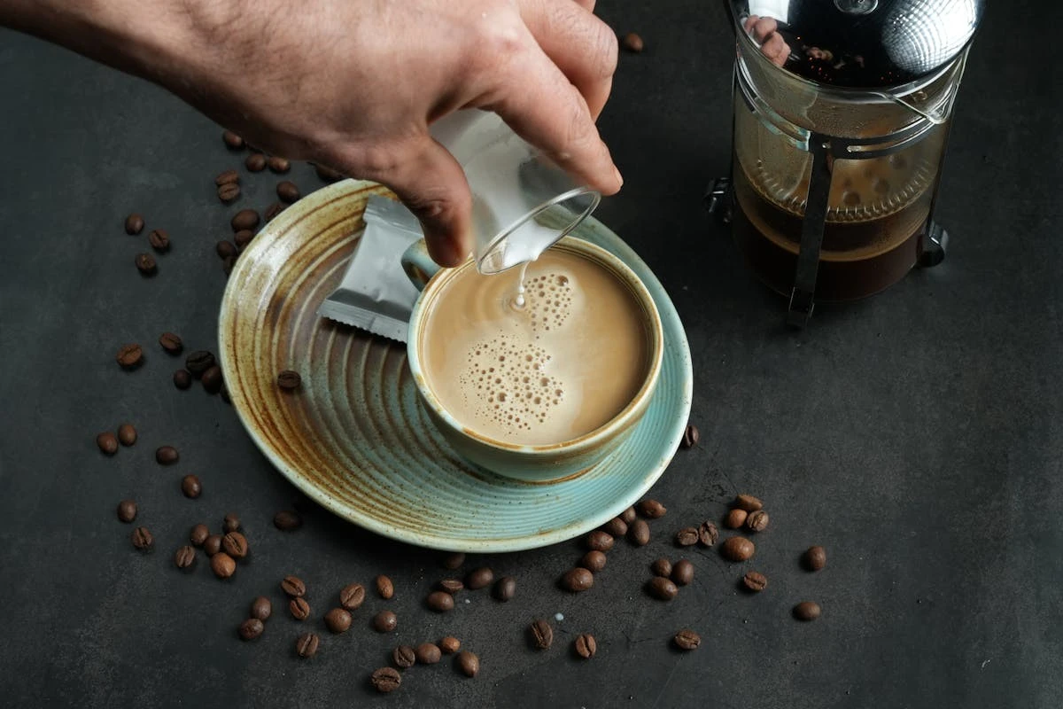 Fai una schiuma di latte perfetta per il tuo cappuccino usando solo un French press