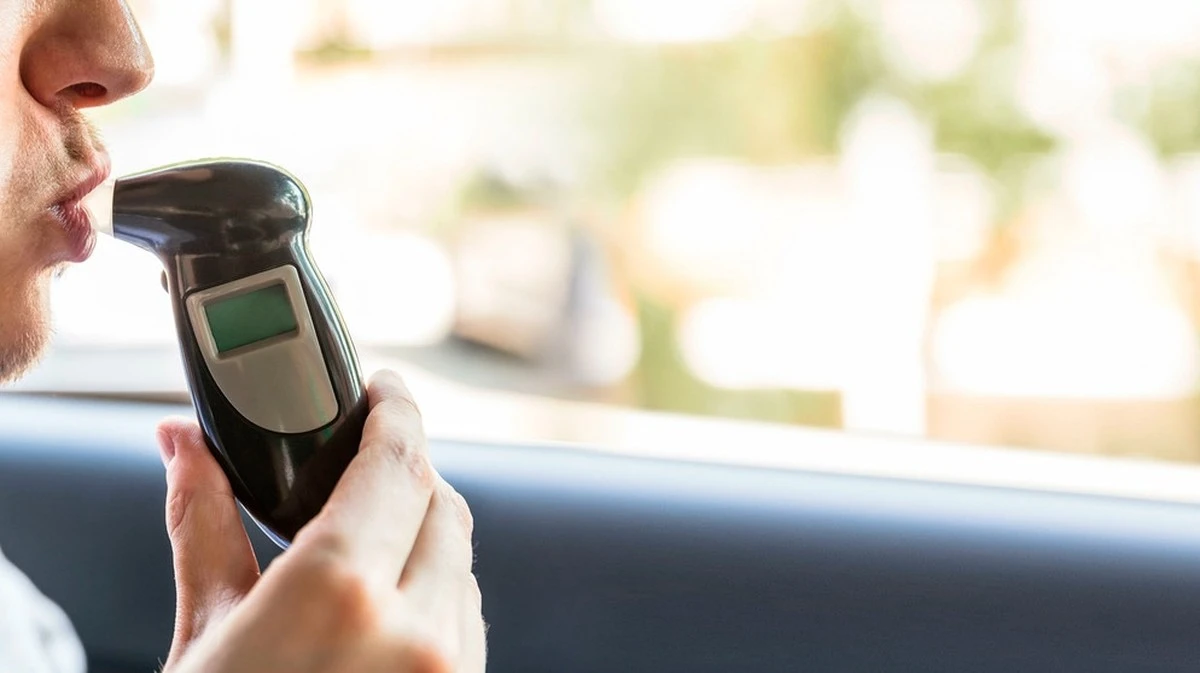 Guida più sicura: l'alcolock e le luci di frenata che rivoluzionano le auto dal 2026