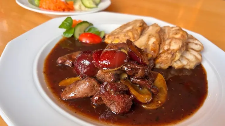 Gulasch di Cervo: Il segreto di un'osteria bavarese per un piatto indimenticabile