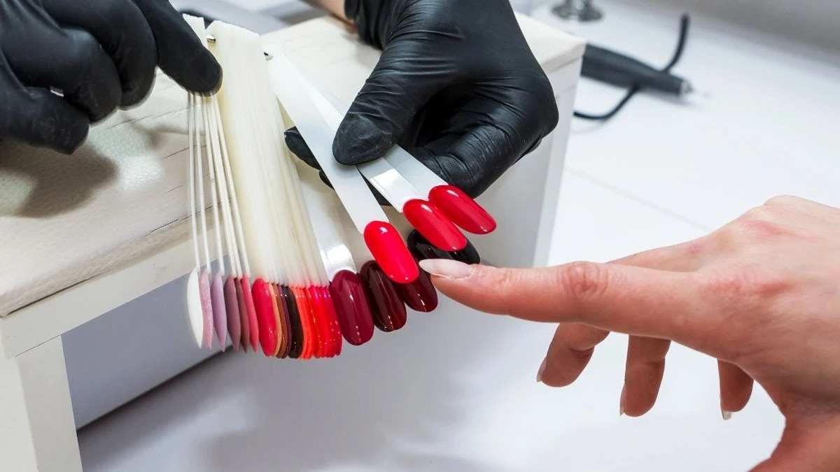 Il gel per unghie è storia passata? Tre nuove tecniche di manicure puntano a dominare