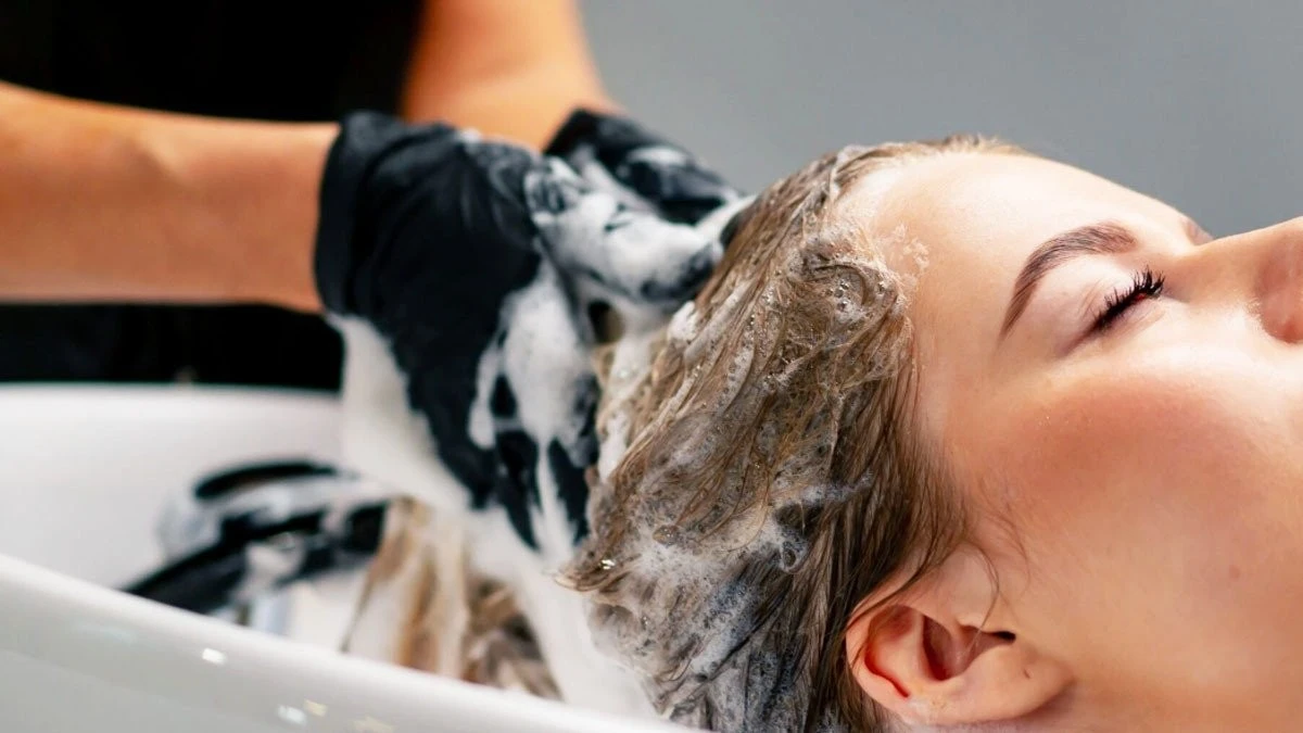 Il segreto a lunga durata del colore dei capelli: un passo prima del lavaggio che raddoppia la sua durata