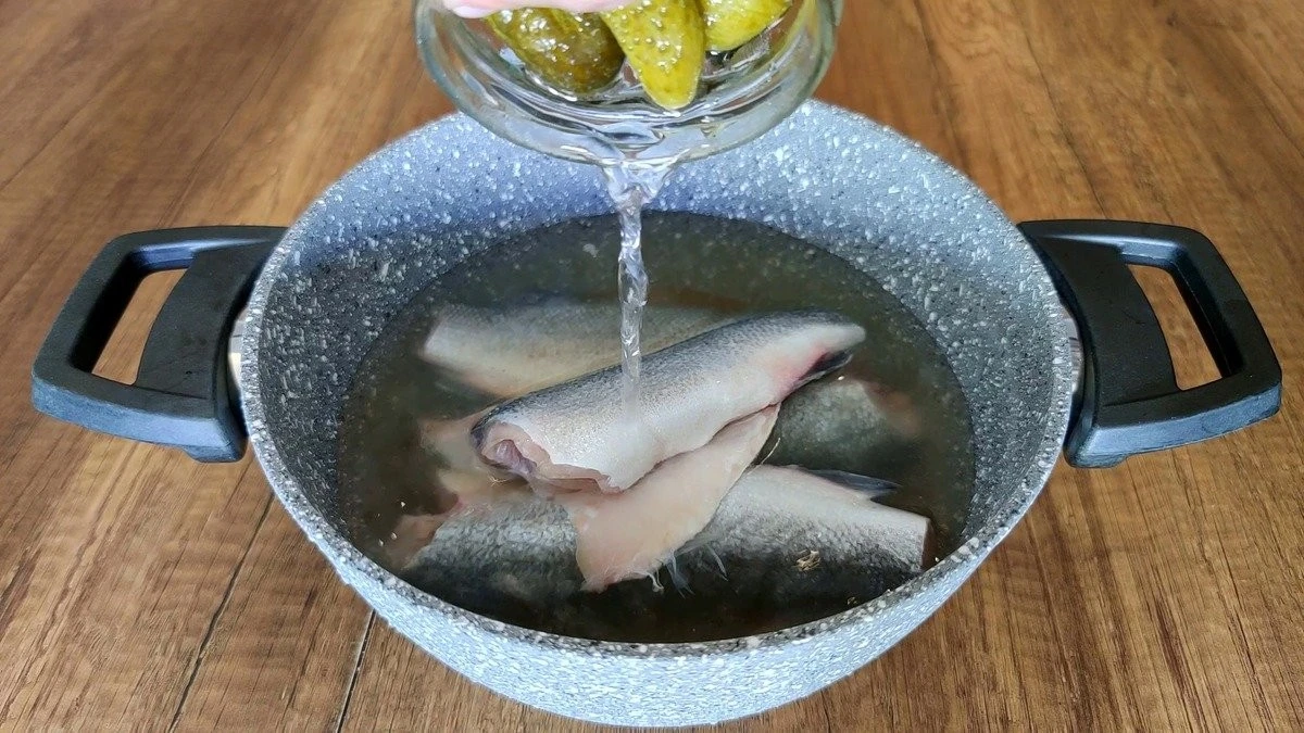 Il segreto dei ristoranti: perché immergere il pesce prima di friggerlo cambia tutto