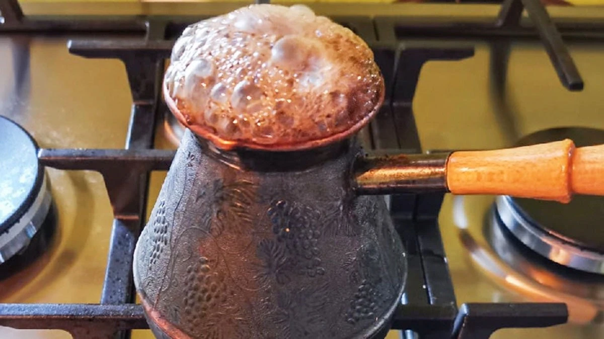 Il segreto del caffè turco perfetto: trucchi da barista per un aroma intenso
