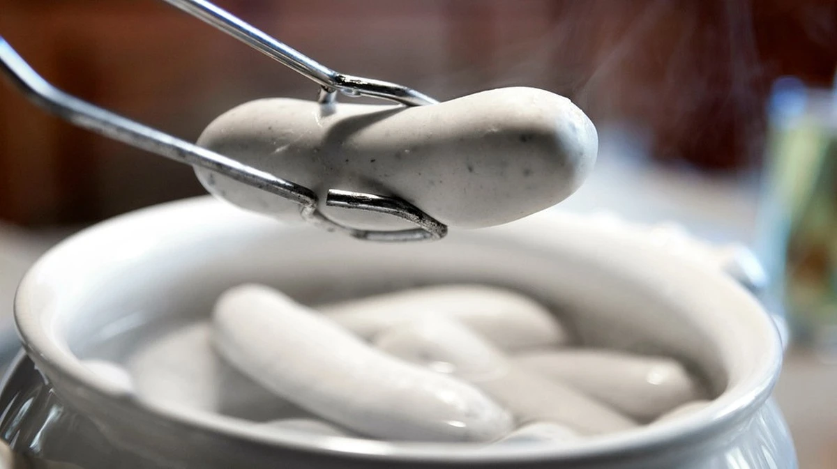 Il segreto "König Ludwig": il taglio della Weißwurst che i bavaresi più eleganti custodiscono
