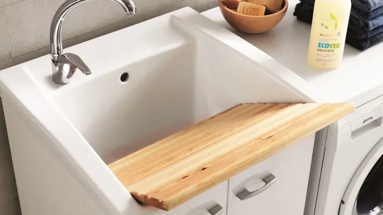 Il trucco geniale: perché tengo sempre un tagliere in bagno