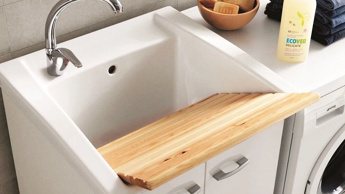 Il trucco geniale: perché tengo sempre un tagliere in bagno