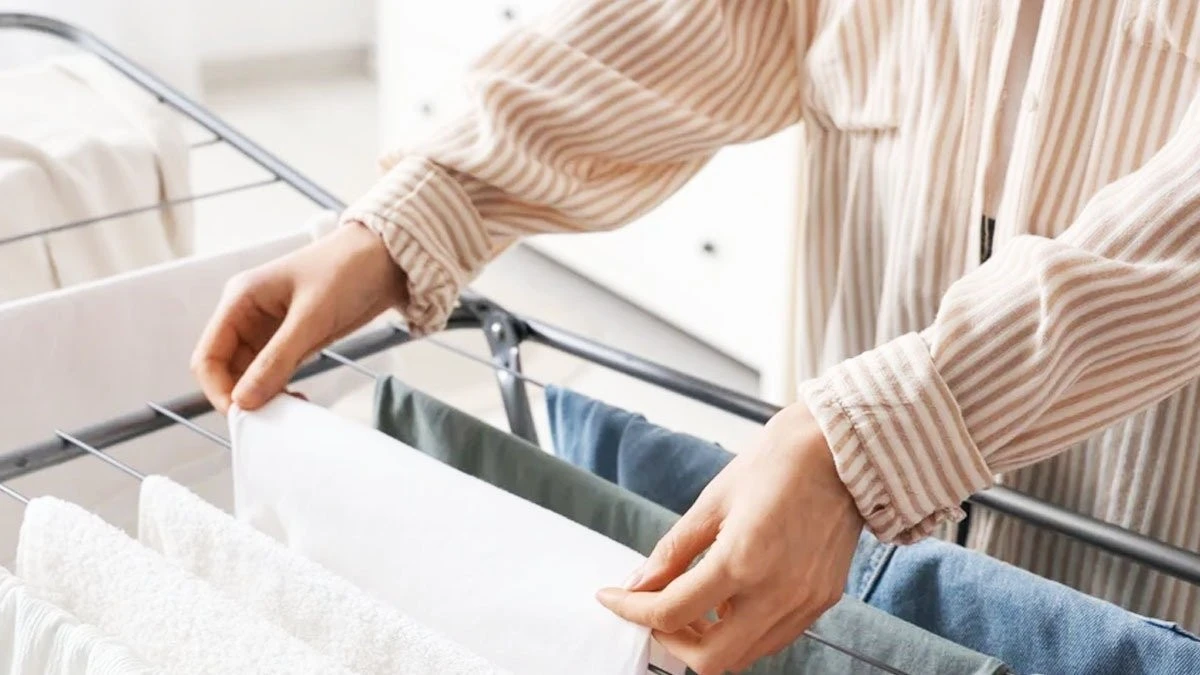 Il trucco giapponese per asciugare il bucato in casa senza odori (e più velocemente!)