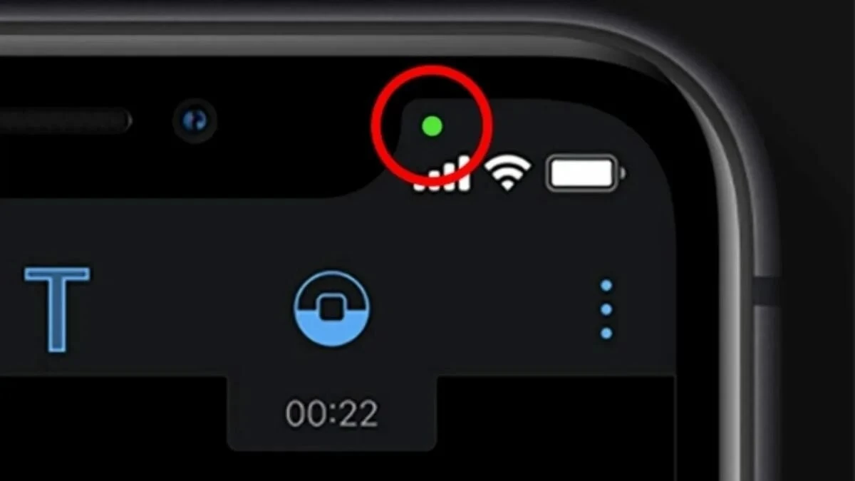 La piccola lucina verde sul tuo telefono: cosa nasconde e come riprendere il controllo