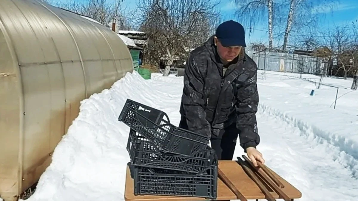 La tana ti insegna a costruire uno scaffale magico: risparmi centinaia di euro su attrezzi da giardinaggio