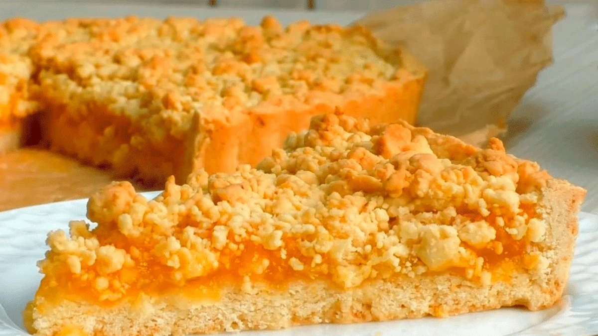 La torta di budino e ricotta con crumble e mandarini: un sogno da preparare in 1 ora