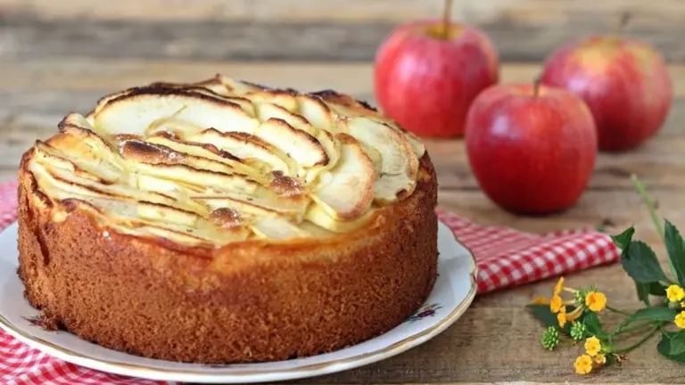 La torta di mele di mia nonna: il segreto di un dolce morbido e profumato