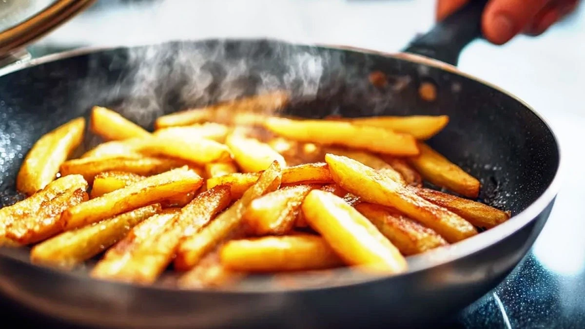 Patate fritte dorate e croccanti: il trucco che le rende perfette (e senza schizzi)