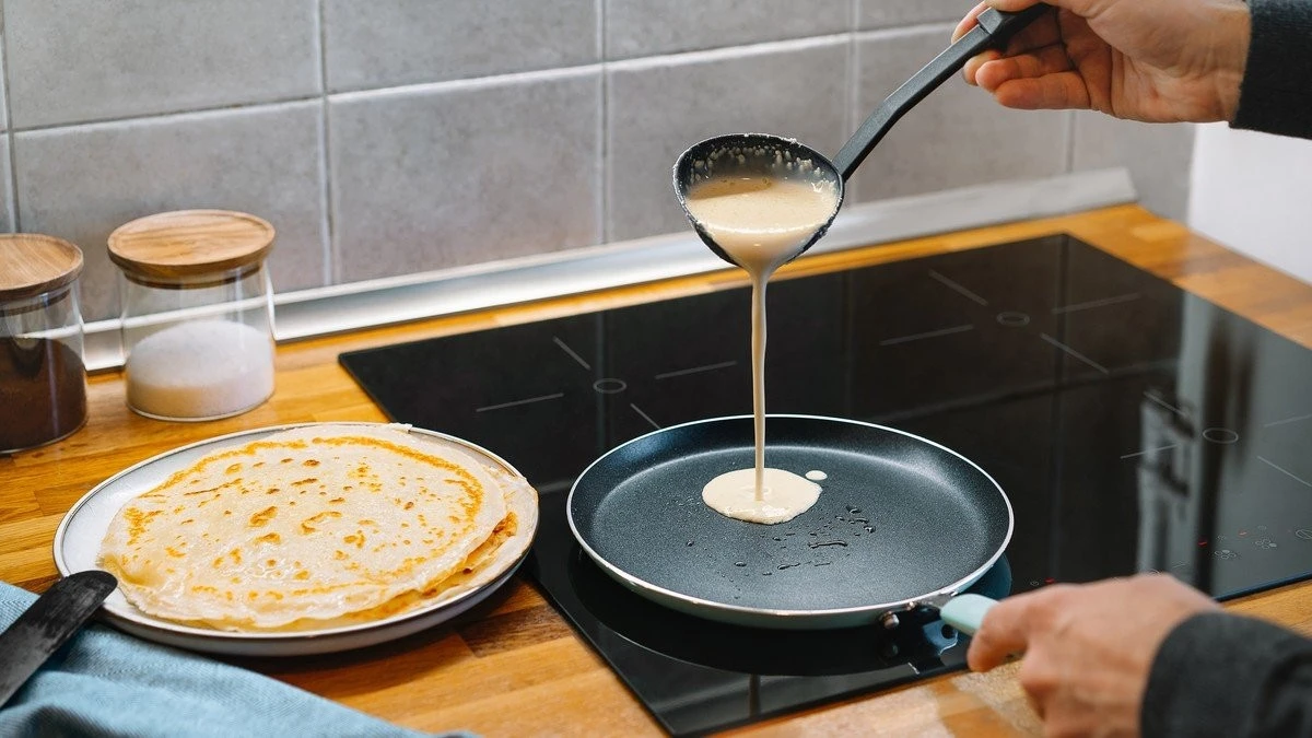 Perché in Italia mescolo il kefir nell'impasto invece del latte per le crepe: morbidezza garantita e niente strappi in padella