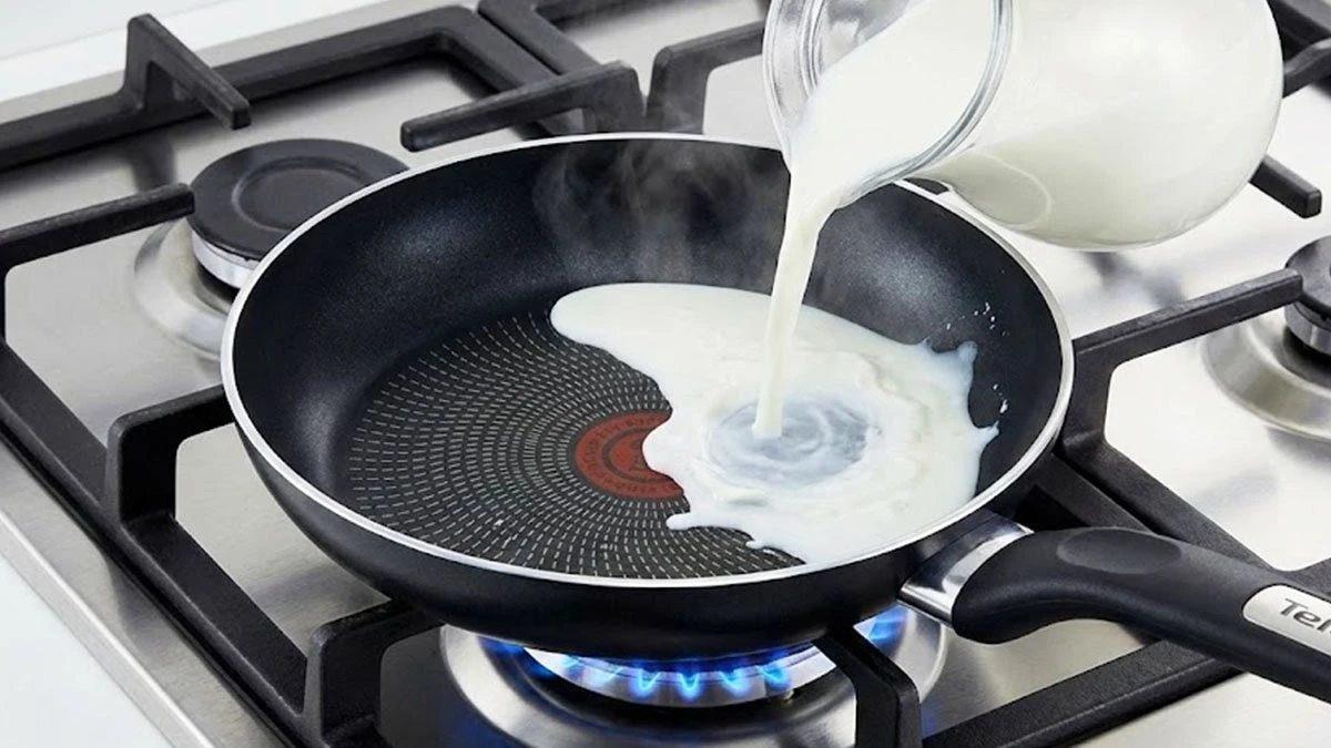 Rivitalizza la tua padella antiaderente con un ingrediente segreto e banale