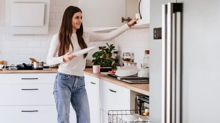 Cucina ordinata: ecco 10 cose da eliminare subito per avere più spazio e pulizia