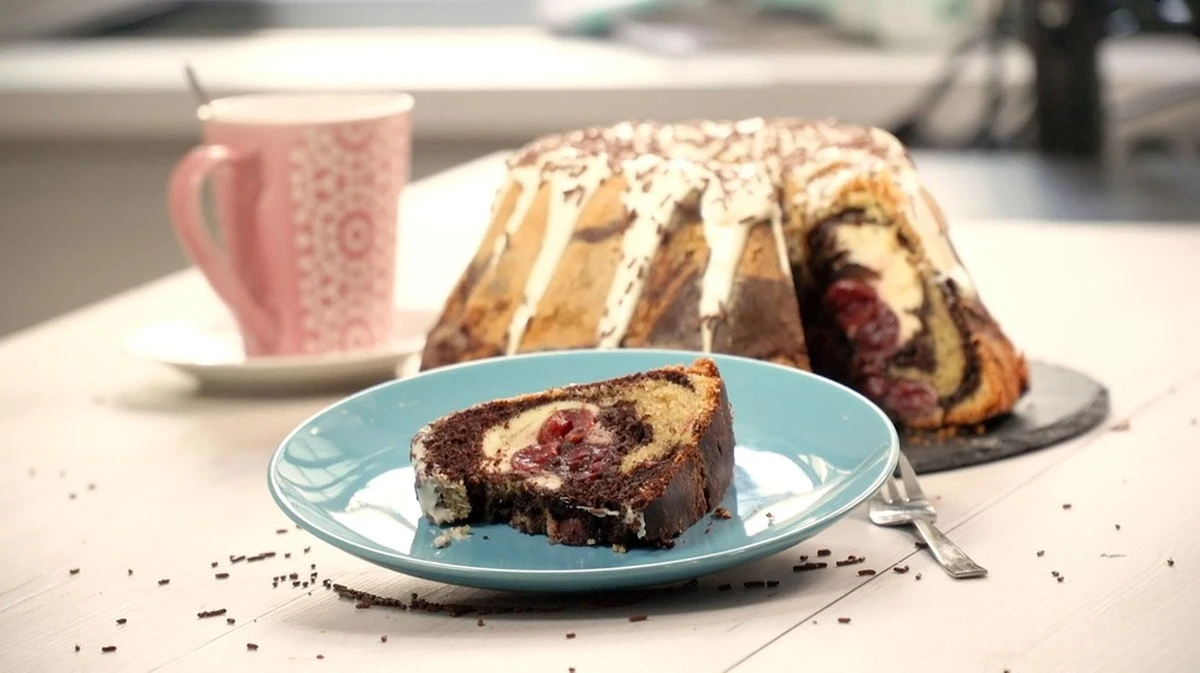 Donauwelle in versione Gugelhupf: veloce, umido e con un cuore cheesecake