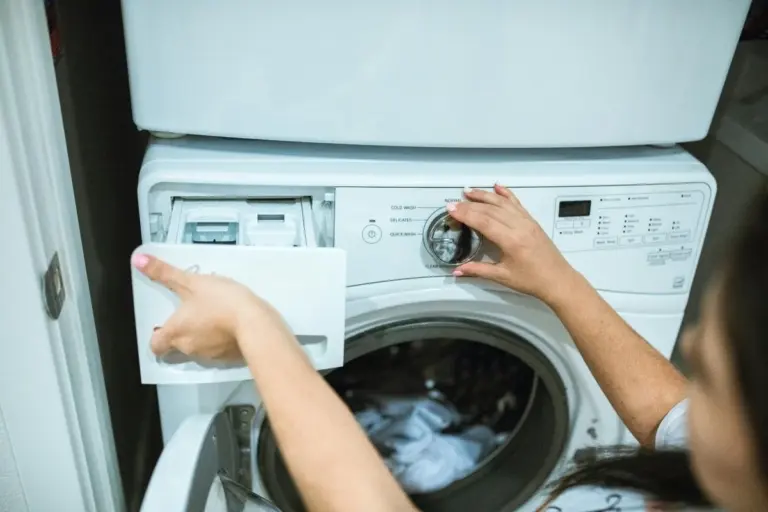 L'ingrediente segreto che trasforma i calzini vecchi in bianchi brillanti (scoperto per caso!)