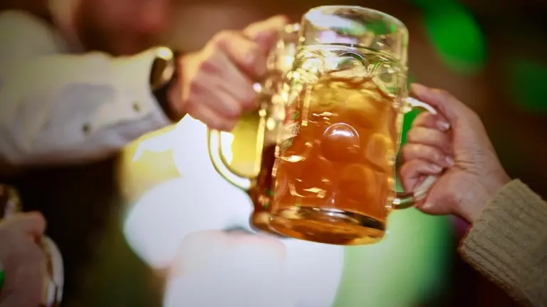 Perché la birra forte è ammessa durante la Quaresima: il paradosso svelato