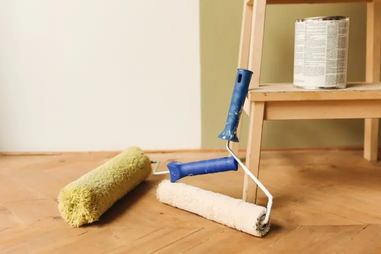 Pittura: il trucco degli artigiani per non sporcare i battiscopa
