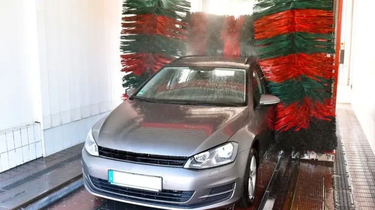 Sottoscocca auto dopo l'inverno: la pulizia completa è davvero necessaria?
