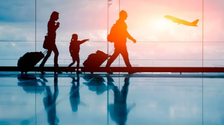 Viaggiatori in ansia prima delle vacanze: ecco come cancellare la prenotazione senza penali (e quando serve l'assicurazione)